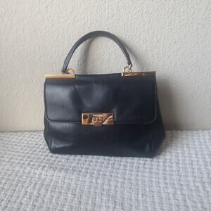 Michael Kors Elegant Black Leather Handbag